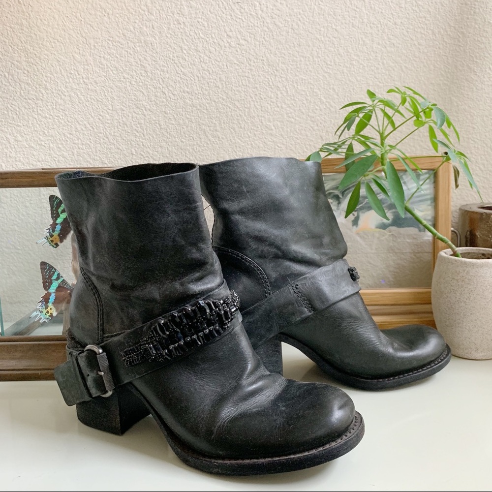 VERA WANG LAVENDER LABEL BLACK MOTORCYCLE BOOTS